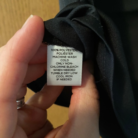 Black Loft Scallop Neck Cami - Picture 5 of 6